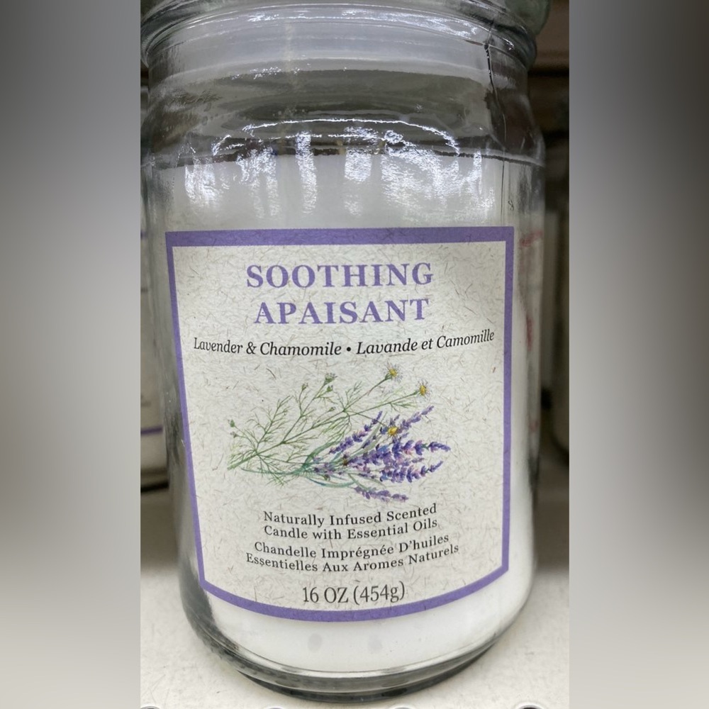 NWT Soothing Apaisant Lavender & Chamomile Scented Jar Candle